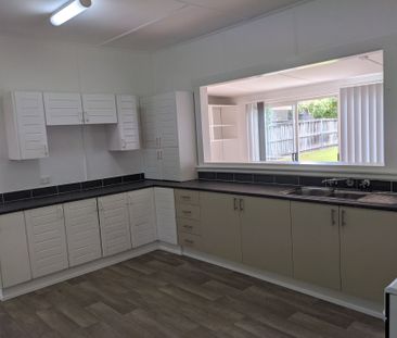 Spacious Family Home in Prime the Entrance Location - Photo 4