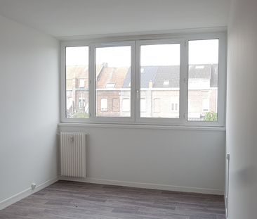 PROCHAINEMENT ! Grand T4 rénové avec balcon à TOURCOING. - Photo 2