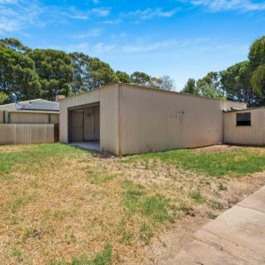 Perfect Family Home with Large Workshop in Prime Location Please apply via Tenantoptions.com.au - Photo 2