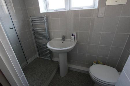 1 bedroom ground floor flat to rent - Photo 4