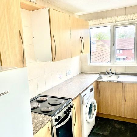 1 Bed Flat, Boultwood Road, E6 - Photo 3