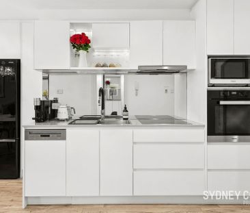 IMMACULATELY RENOVATED, PRIME POSITION ONE BEDROOM APARTMENT IN BRI... - Photo 6