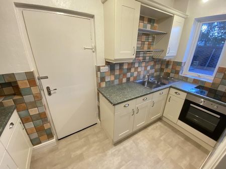 2 bedroom semi-detached house to rent - Photo 5