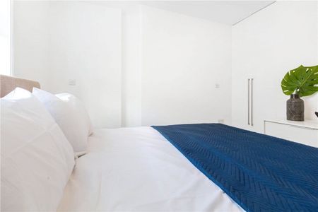 A one bedroom flat situated moments from Marylebone High Street and a short walk to Bond Street and Baker Street tube stations. - Photo 4