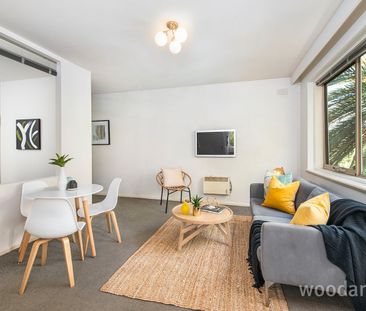 Bright and Versatile Apartment in Prime Hawthorn Location - Photo 6