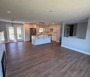 3 Bed 2 bath upper suite in black mountain - Photo 1