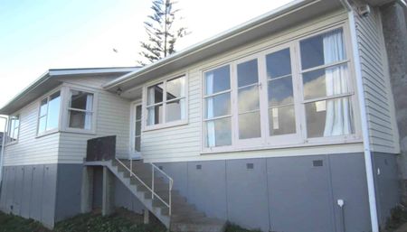 NEAT AND TIDY 4 BEDROOM HOME - Photo 4