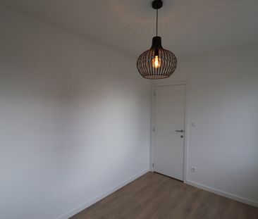 Nieuwbouwwoning met 3 slaapkamers, zolder, tuin en 2 autostaanplaat... - Photo 3