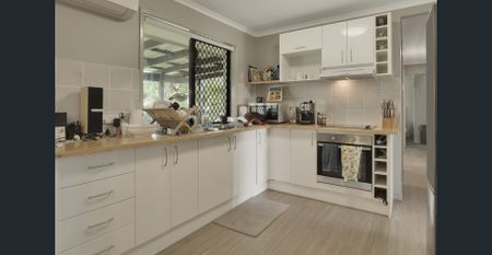 Perfectly Positioned - Your New Home Awaits! - Photo 3