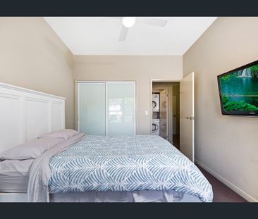 Stylish One-Bedroom Apartment with Study in Everton Park - Photo 6