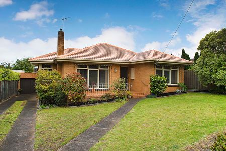 39 Parnell Street, Cheltenham VIC 3192 - House For Rent | Domain - Photo 2