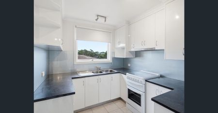 Great Three Bedroom Home - Photo 4