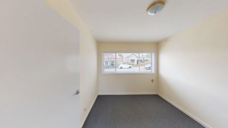 Conveniently Located Apartment! - Photo 2