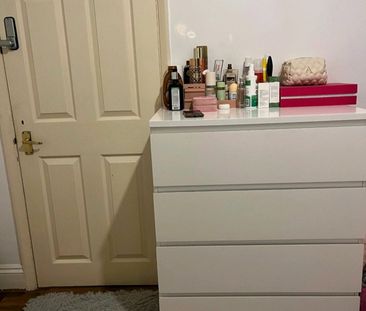 Room in a Shared Flat, Roman Road, E2 - Photo 2