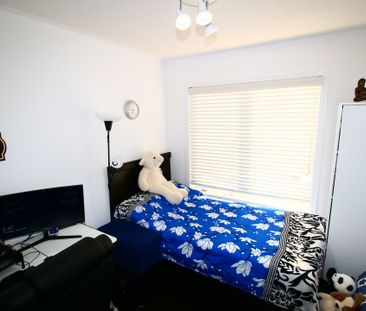 For Lease - 52 Vanhorne Close, Brampton, Ontario - Photo 5