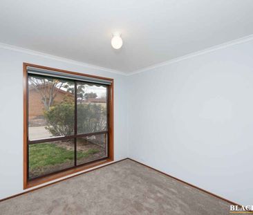 Cosy Three Bedroom Townhouse in Suburban Area. - Photo 2