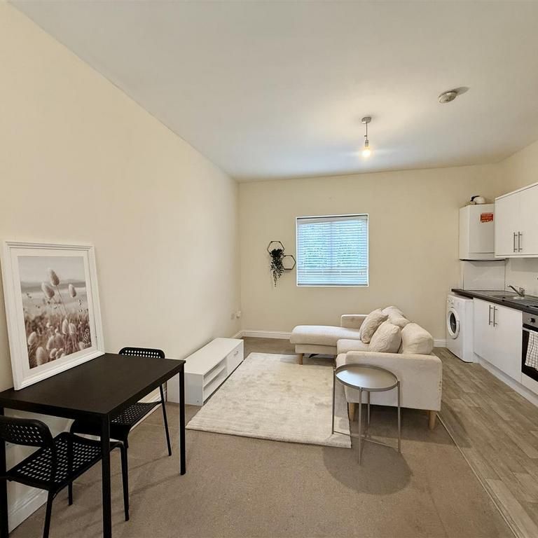 Studio to rent - Photo 1