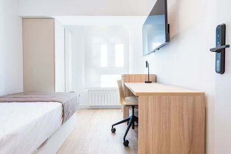 Carrer dels Sants Just i Pastor, Valencia, Valencian Community 46021 - Photo 2