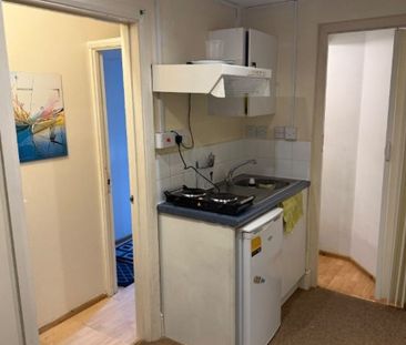 1 Bed Flat, Sheldrick Close, SW19 - Photo 5