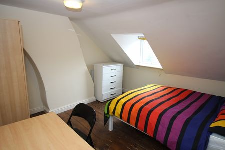 98 Newland Street West - Photo 2