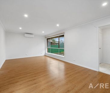 Stylish Family Townhouse in Prestigious Glen Waverley Secondary Col... - Photo 2