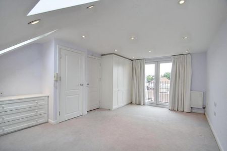 4 bedroom semi-detached house to rent - Photo 4