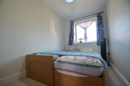 4 bedroom Semi-detached house to rent - Photo 5