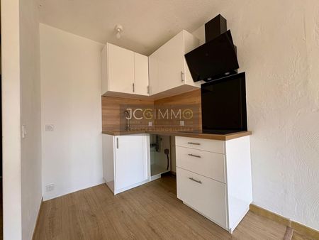Location Appartement 2 pièces 33m² LE LAVANDOU 83980 - Photo 2