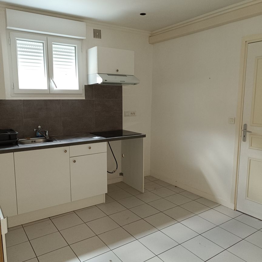 Location Appartement 2 pièces 39m² ST MAUR DES FOSSES 94210 - Photo 1