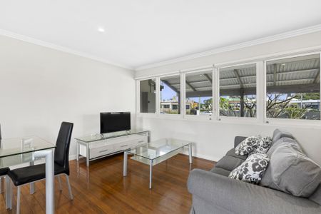 1-Bedroom in Shared House with shared Bathroom in the Heart of the Gold Coast. - Photo 3