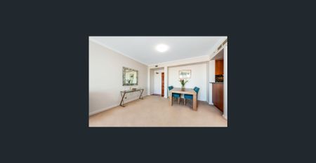 Large Two-Bedroom Apartment With Spectacular City Views - Photo 3