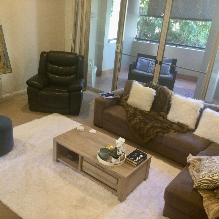 Varsity Lakes - Photo 1