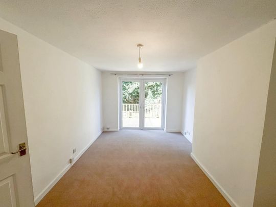 2 bedroom Flat To Let - Photo 1