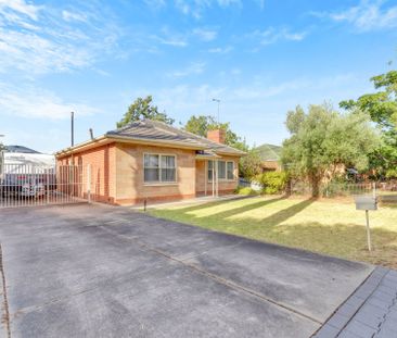 Family home, plus so much more! - Photo 1