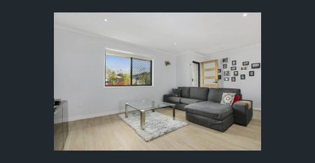 Conveniently Located Lowset Home - Photo 5