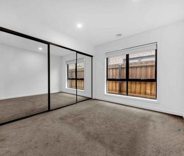 Charming House in Roxburgh Park !!! - Photo 5
