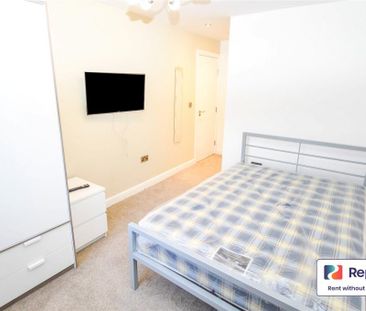 1 bedroom in a house share to rent - Photo 2