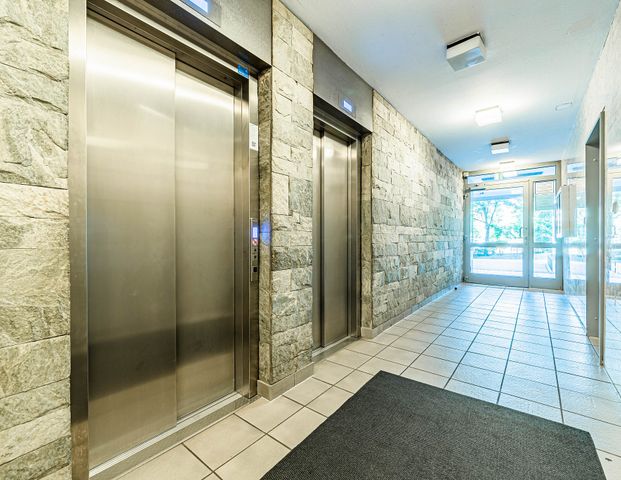 City-Residence: Toller Blick aus dem 10. Stockwerk: moderne 2-Zimmerwohnung mit Balkon - Foto 1