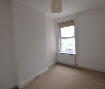 2 bedroom semi-detached house to rent - Photo 4