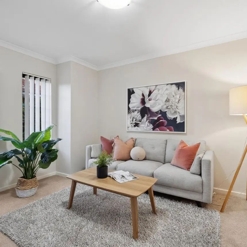 Generous Interiors, Thoughtful Design, Perfectly Positioned - Photo 1