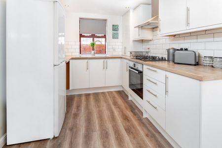 4 bedroom terraced house to rent - Photo 5