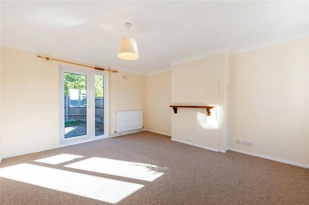 3 bedroom parking to rent - Photo 1