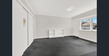 Right in the thick of the action - Photo 3