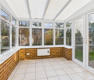 4 bedroom detached house to rent - Photo 2