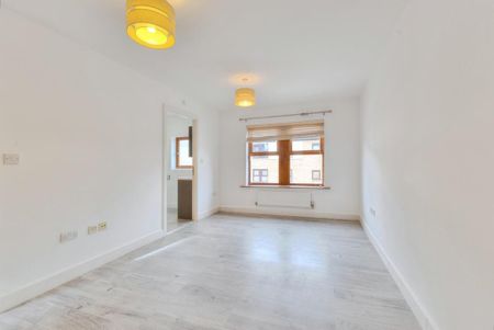 4 bedroom terraced house to rent - Photo 3