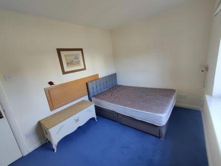 1 bedroom in a house share to rent - Photo 4