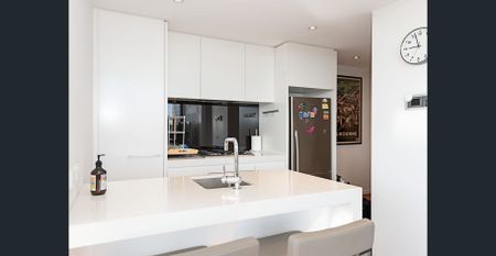 Contemporary urban living in Jaques Richmond 2Bedroom Furnished - Photo 3