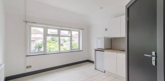 Studio to rent - Photo 2