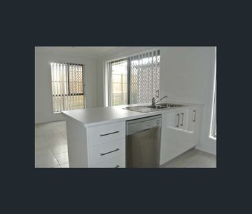 Well-designed home in an ideal location - Photo 2