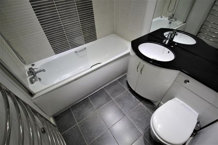 Richmond Road, Hyde Park, LS6 1BX, Leeds - Photo 2